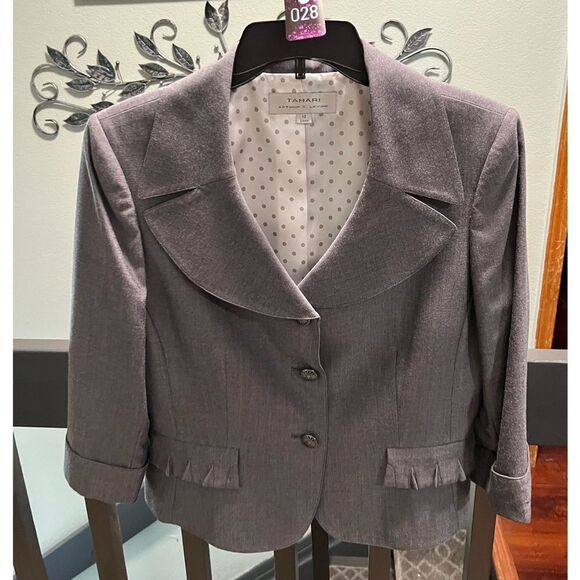 Like New Tahari  Women's Gray Blazer Size 12 #MC028 - Picture 1 of 7